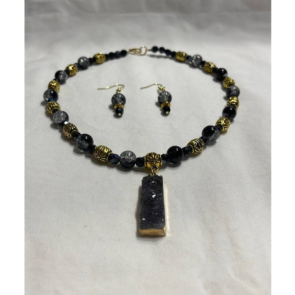 Amethyst Necklace and Earring Set. Costume Jewelry - Picture 5 of 6